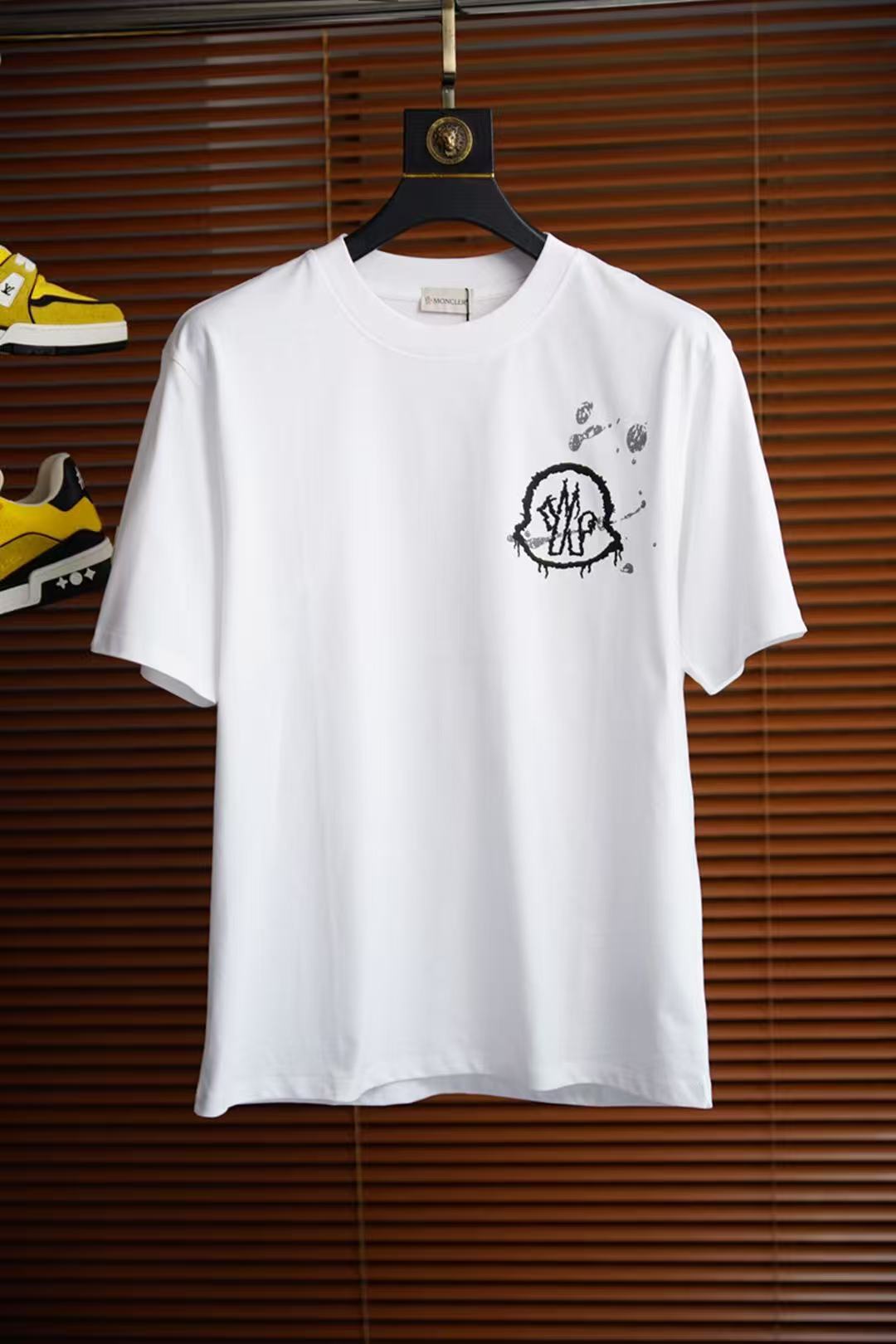 詳細な写真と価格については私に連絡してください。