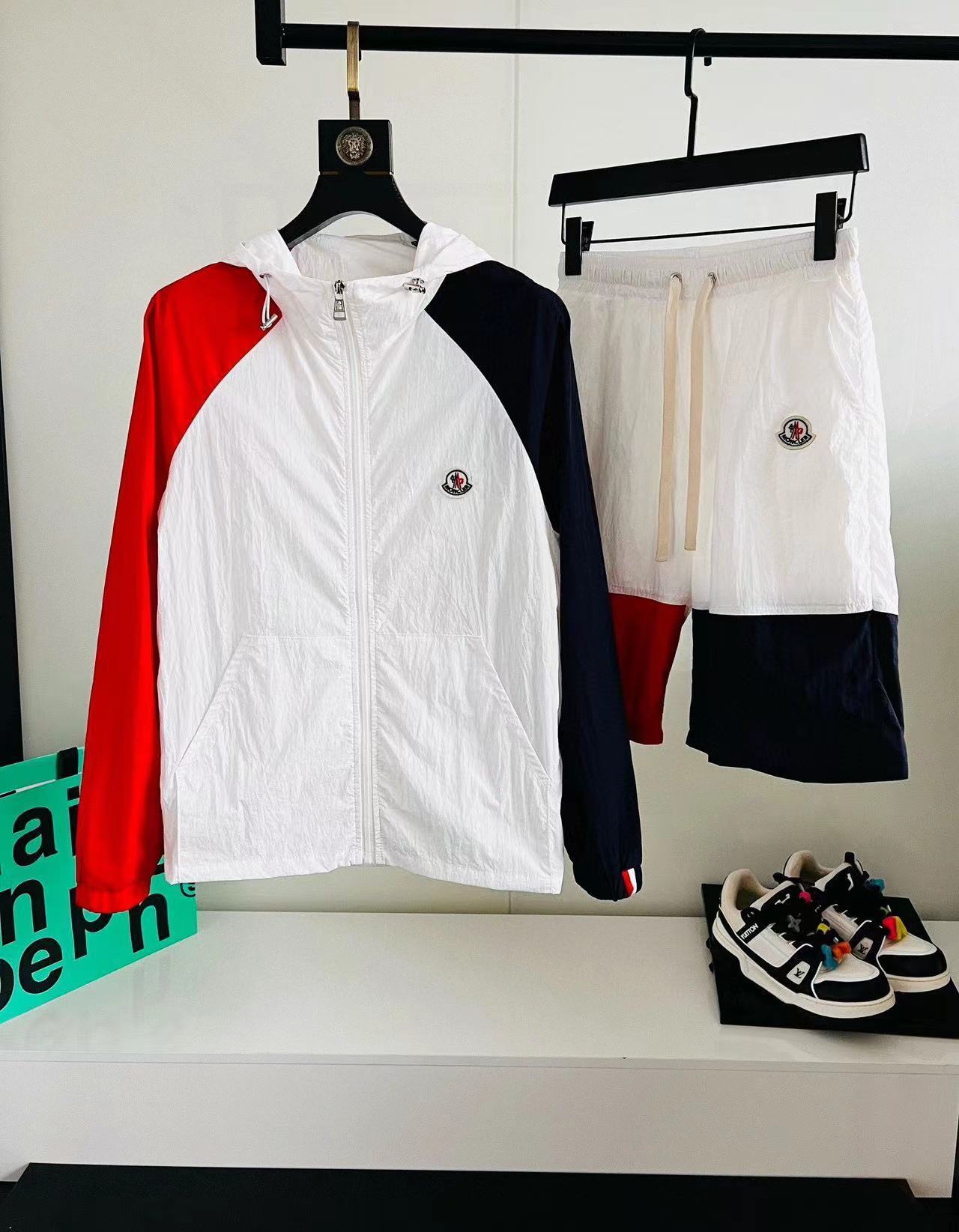 詳細な写真と価格については私に連絡してください。