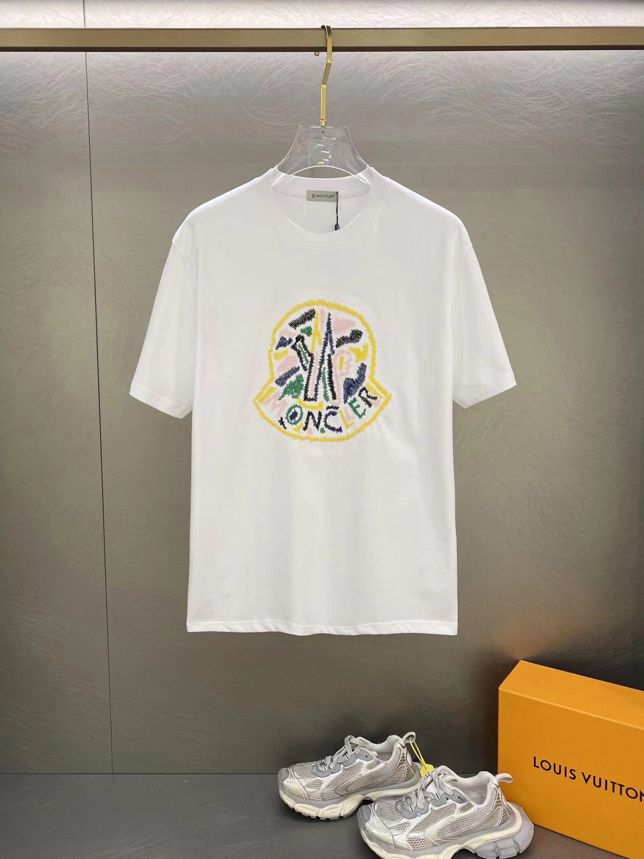 詳細な写真と価格については私に連絡してください。