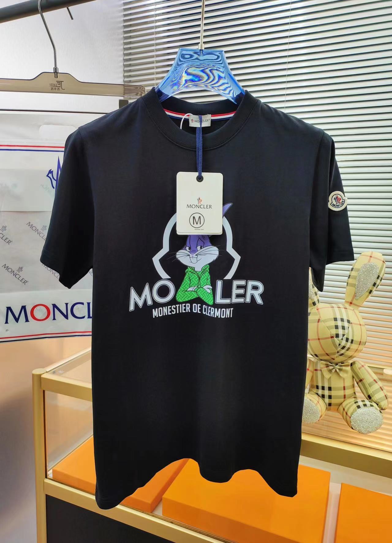 詳細な写真と価格については私に連絡してください。