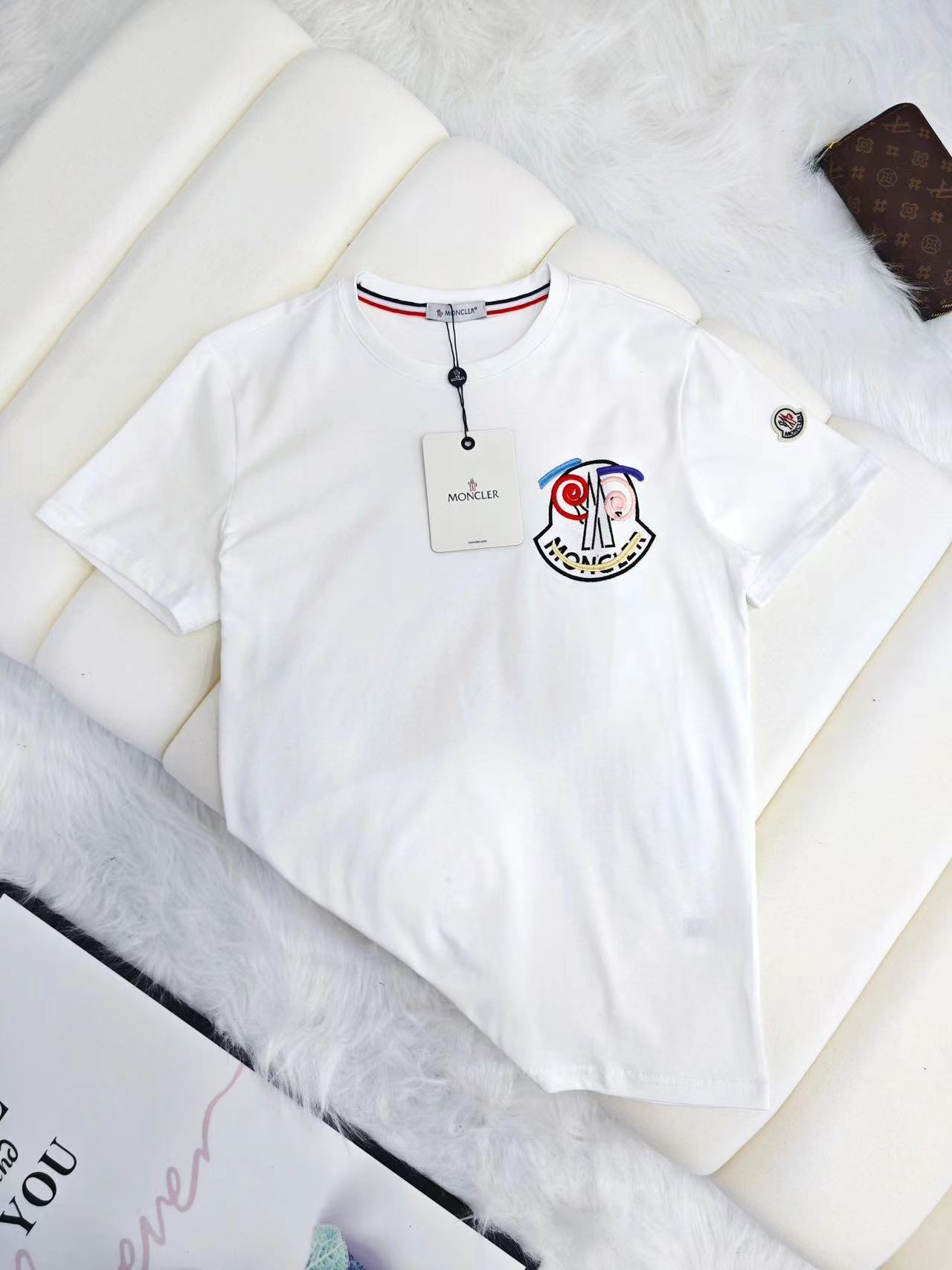 詳細な写真と価格については私に連絡してください。