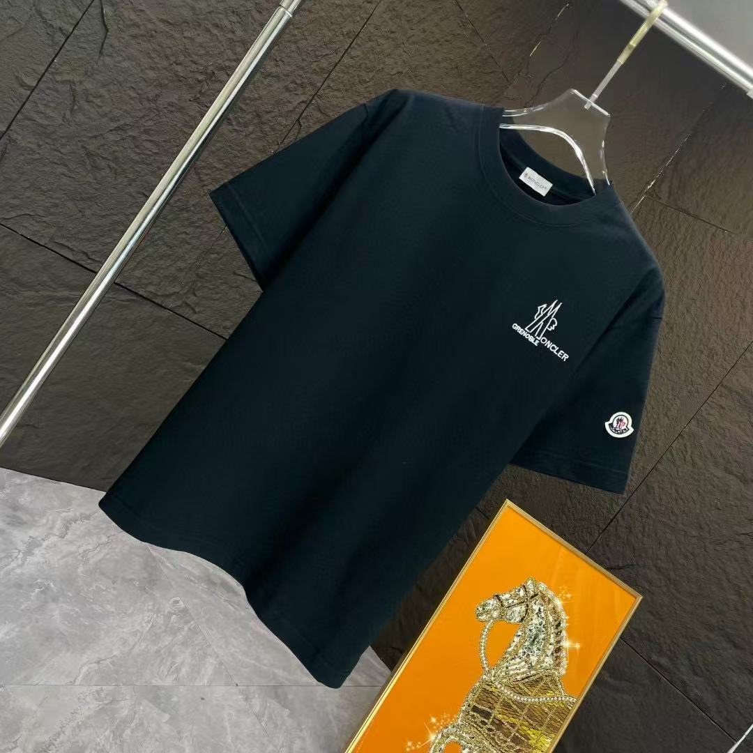 詳細な写真と価格については私に連絡してください。