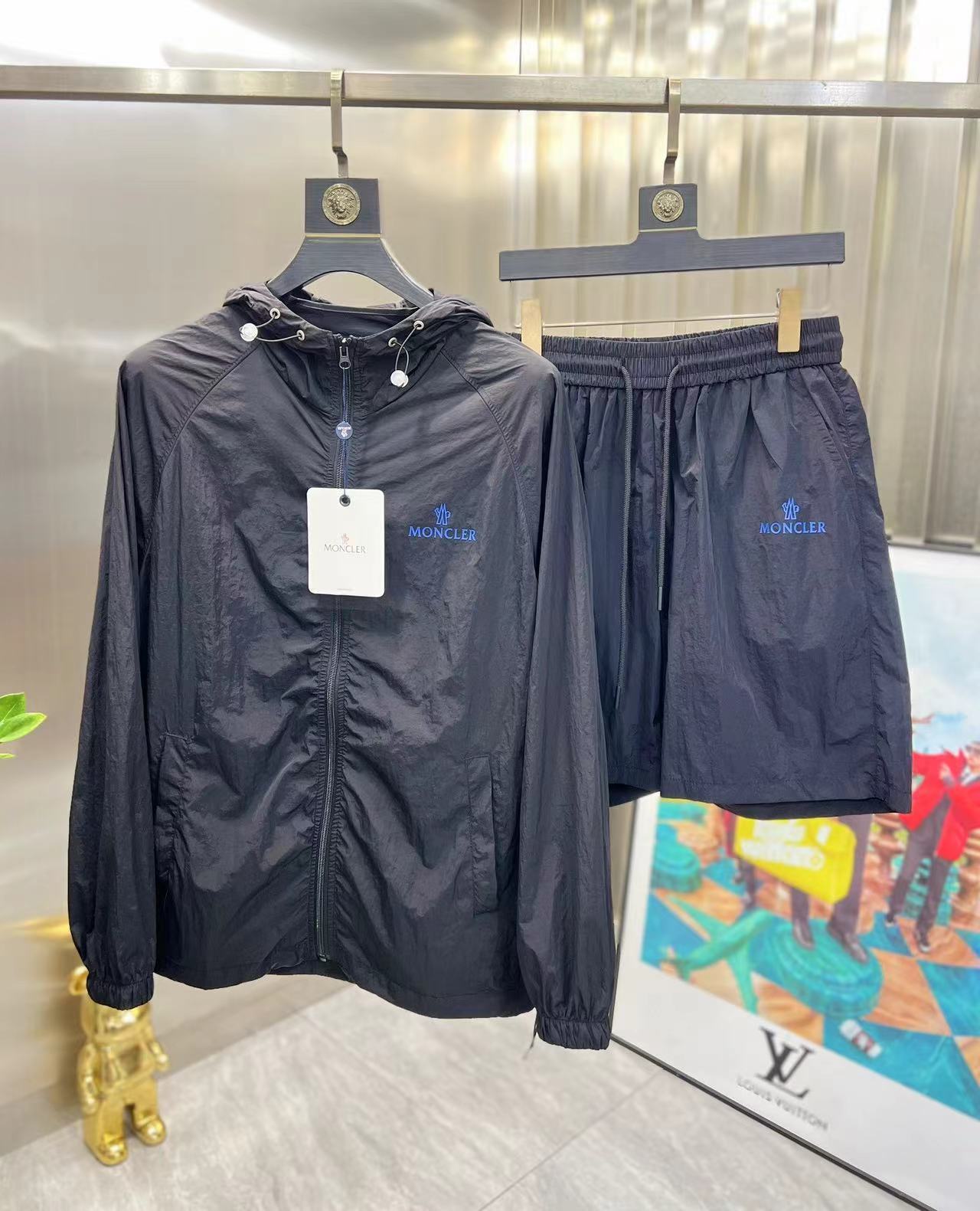 詳細な写真と価格については私に連絡してください。