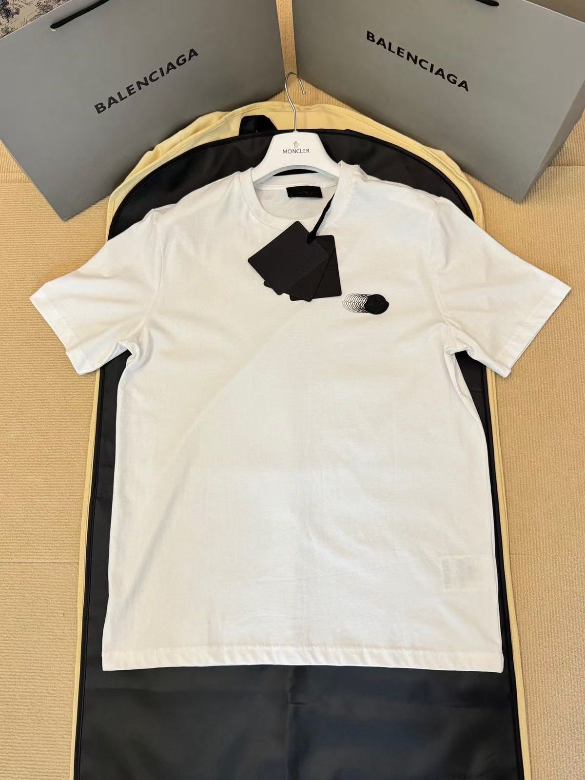 詳細な写真と価格については私に連絡してください。