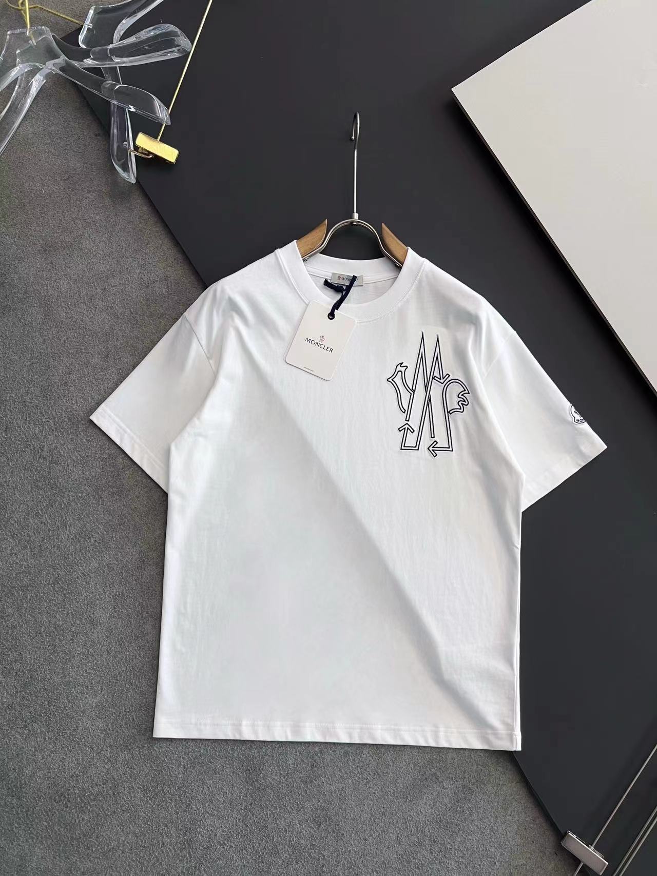 詳細な写真と価格については私に連絡してください。