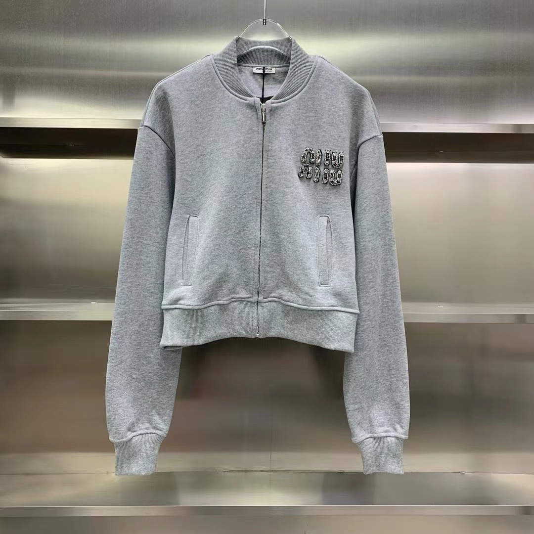 詳細な写真と価格については私に連絡してください。