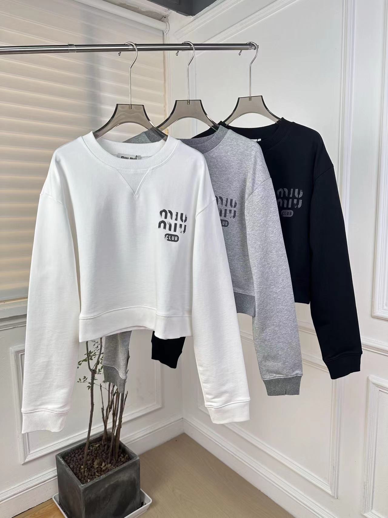 詳細な写真と価格については私に連絡してください。