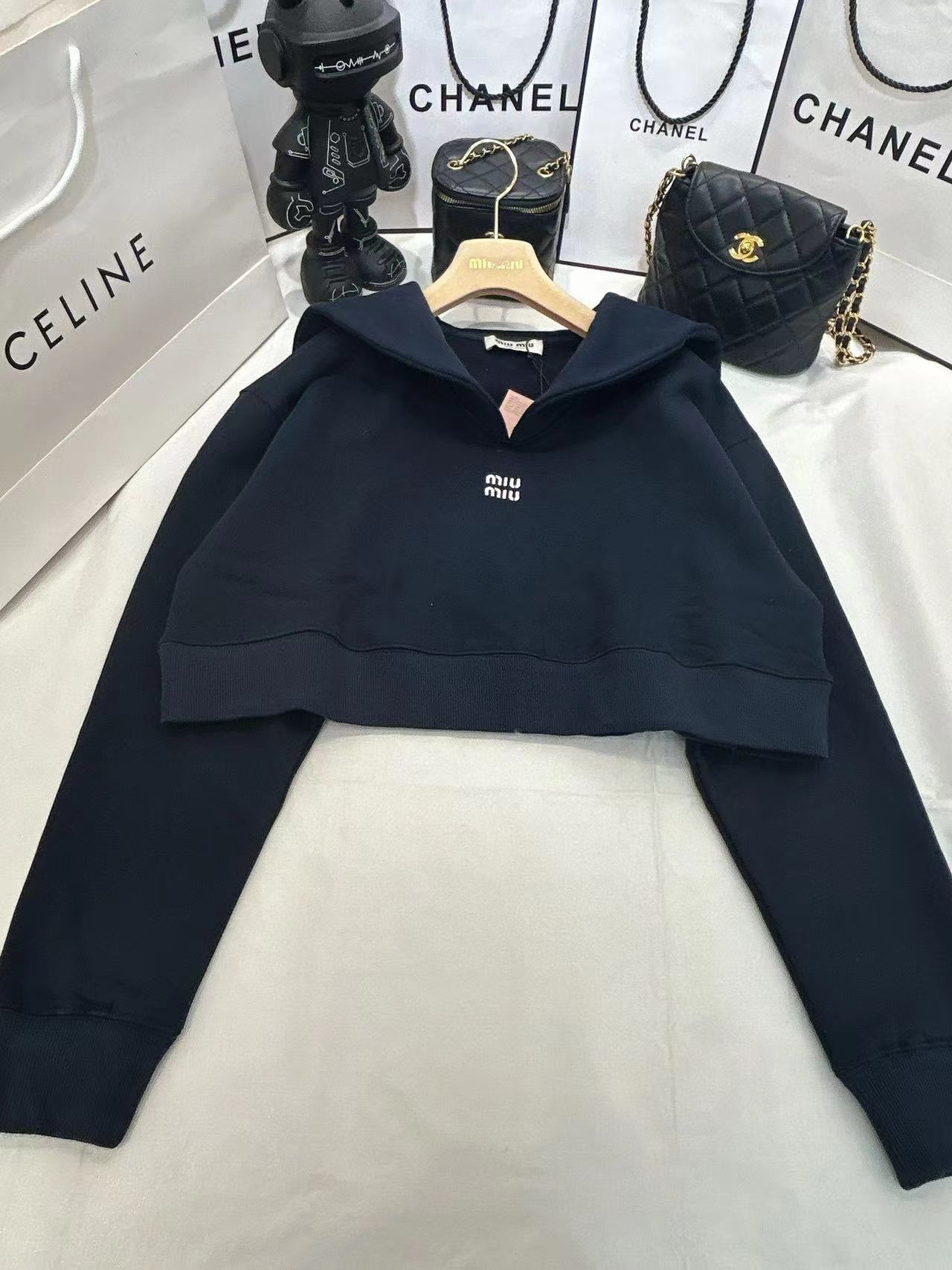 詳細な写真と価格については私に連絡してください。