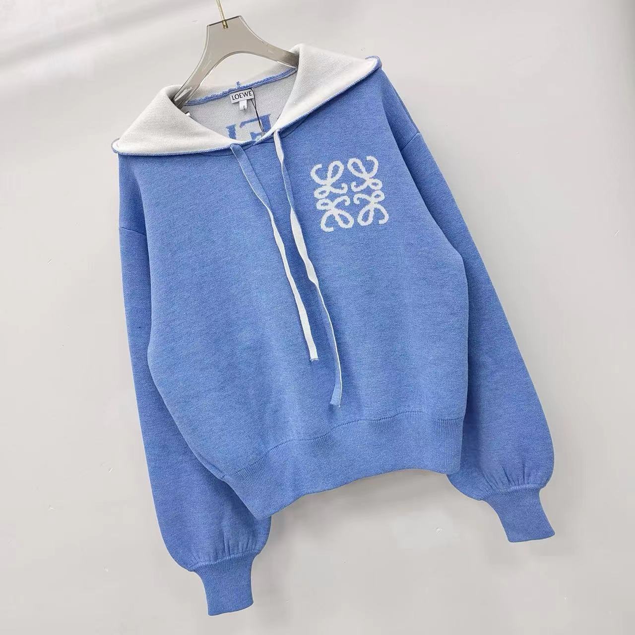 詳細な写真と価格については私に連絡してください。