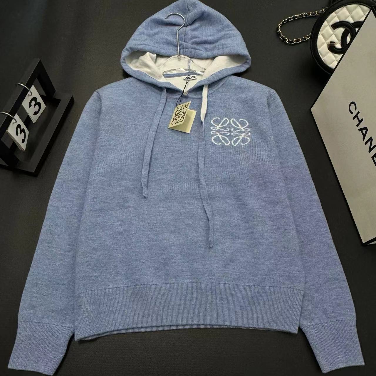 詳細な写真と価格については私に連絡してください。