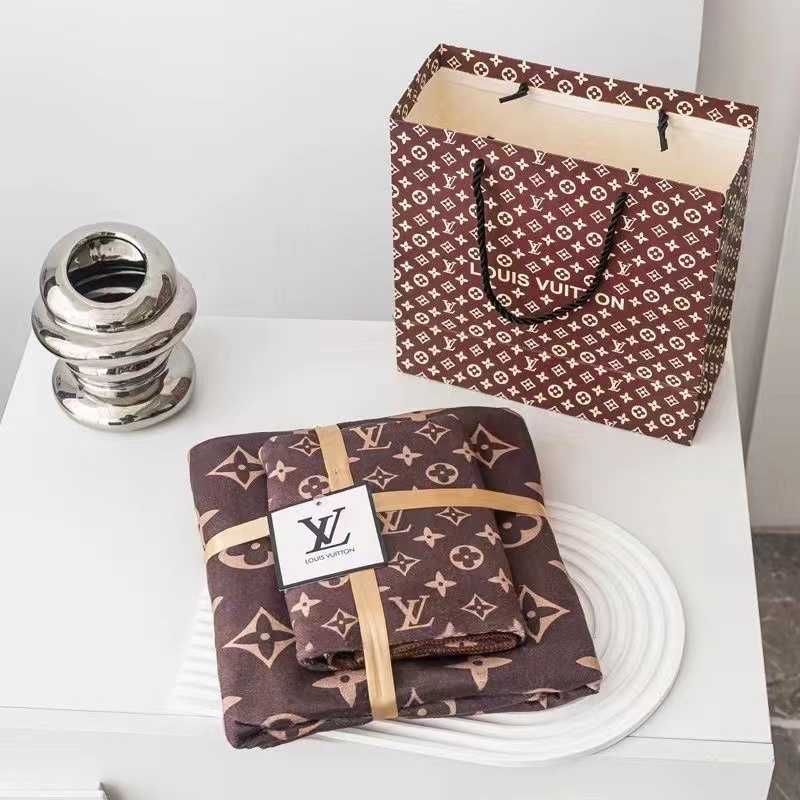 詳細な写真と価格については私に連絡してください。