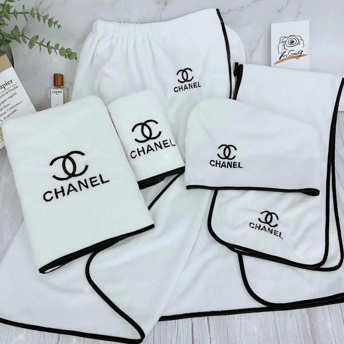 詳細な写真と価格については私に連絡してください。