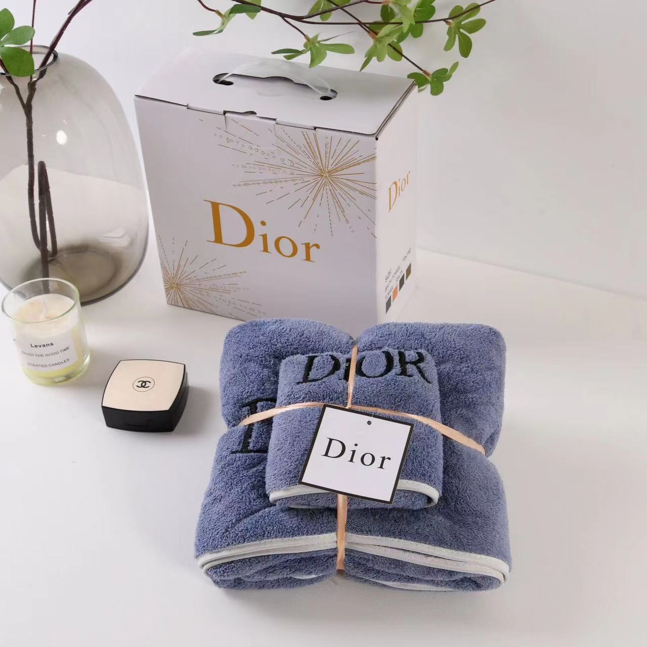 詳細な写真と価格については私に連絡してください。