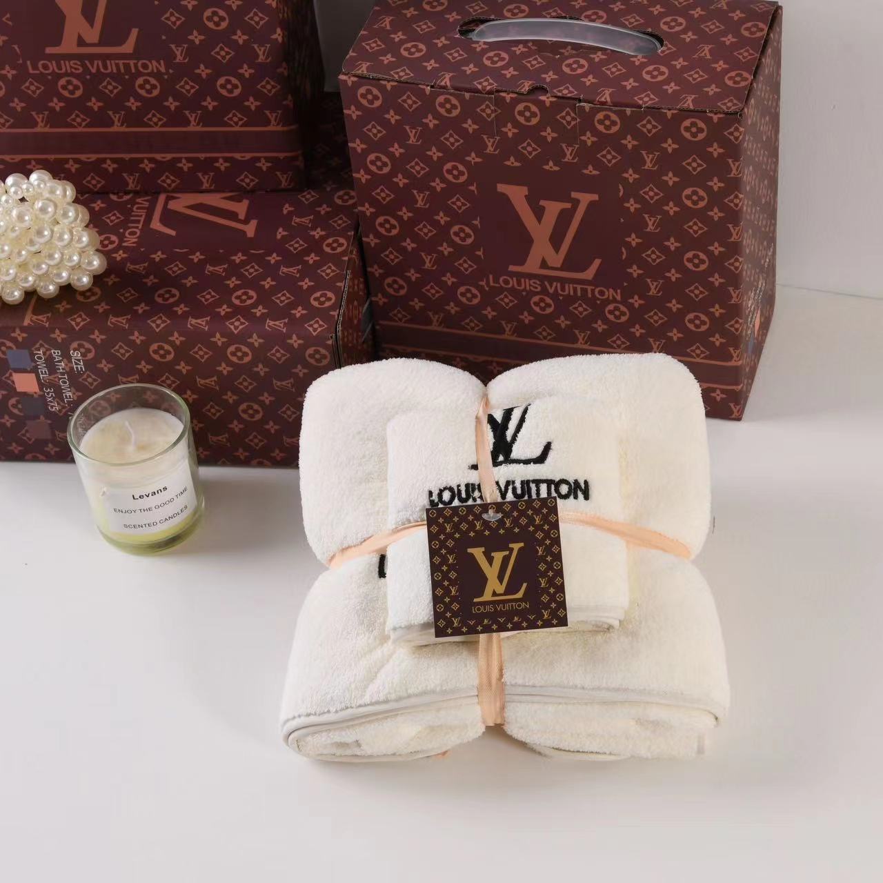 詳細な写真と価格については私に連絡してください。