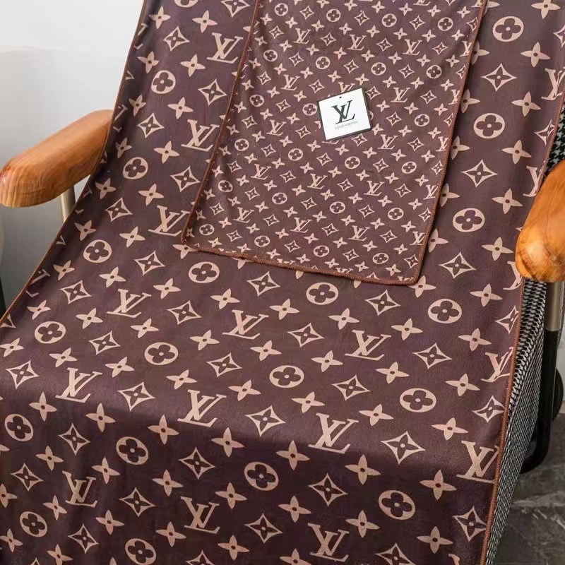 詳細な写真と価格については私に連絡してください。