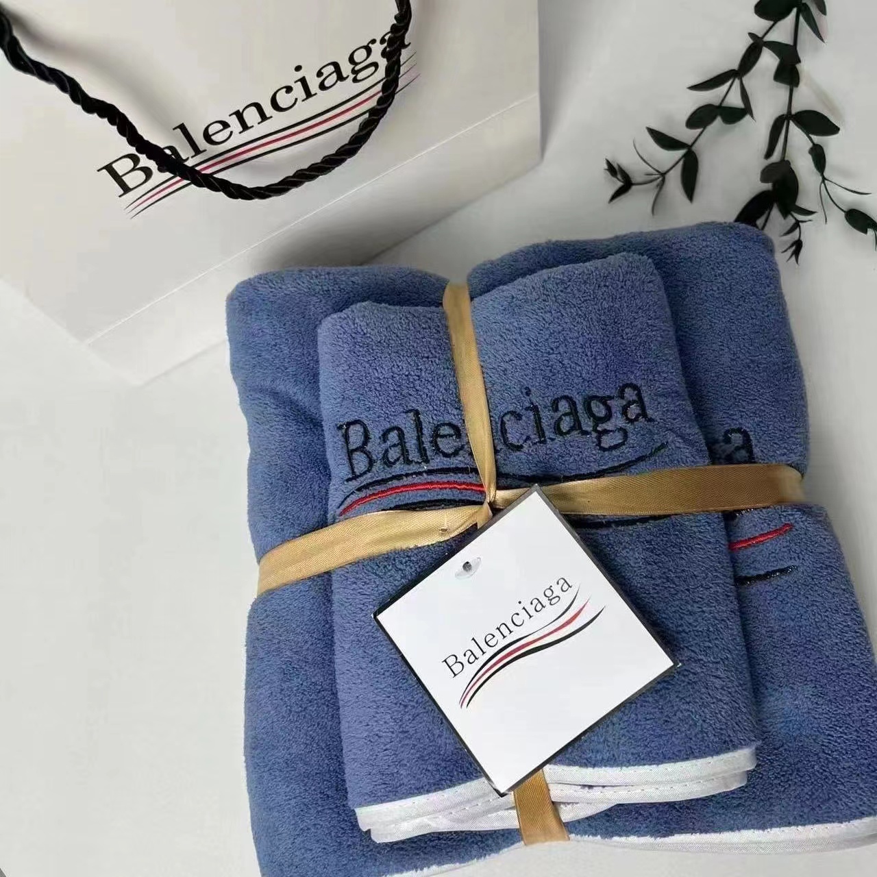 詳細な写真と価格については私に連絡してください。