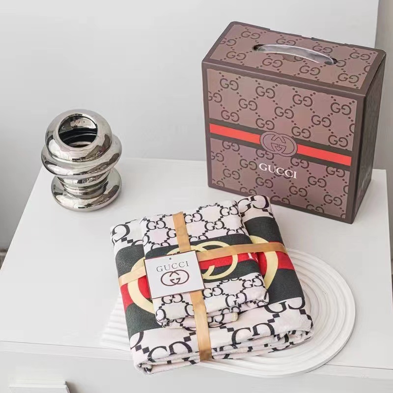 詳細な写真と価格については私に連絡してください。