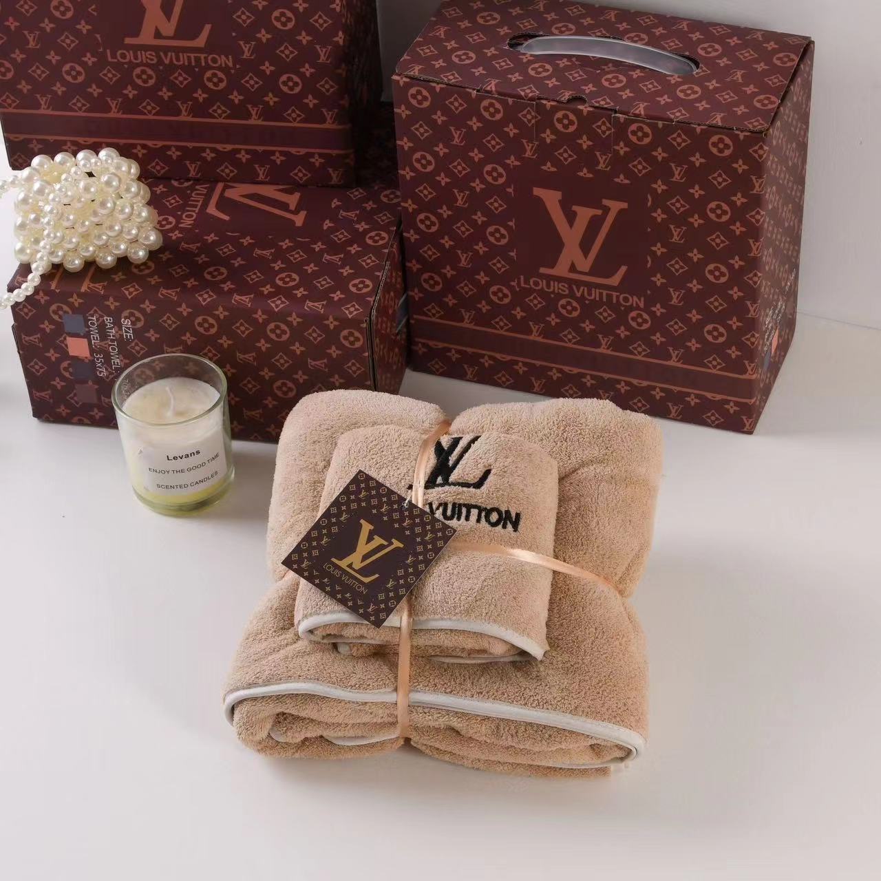 詳細な写真と価格については私に連絡してください。