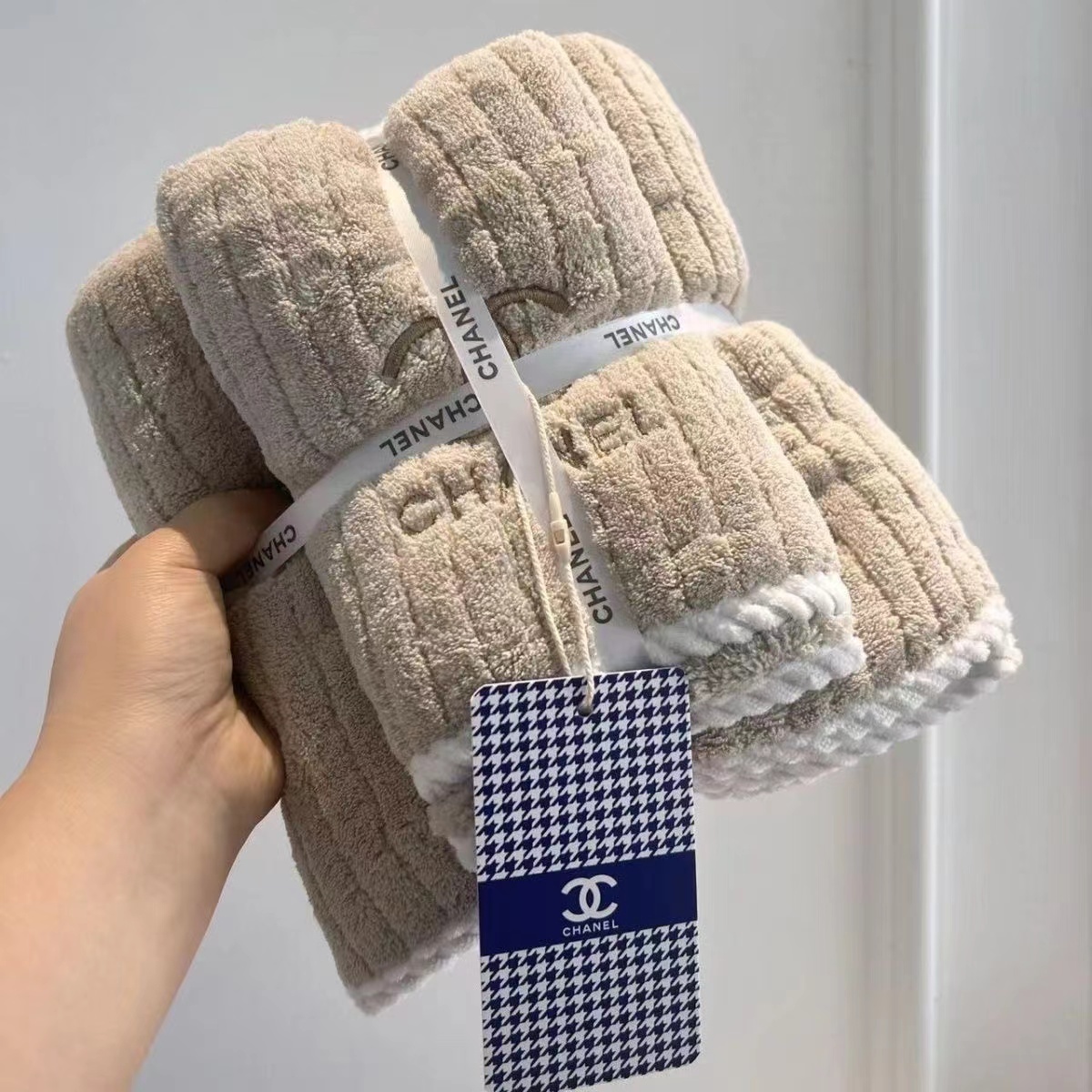 詳細な写真と価格については私に連絡してください。