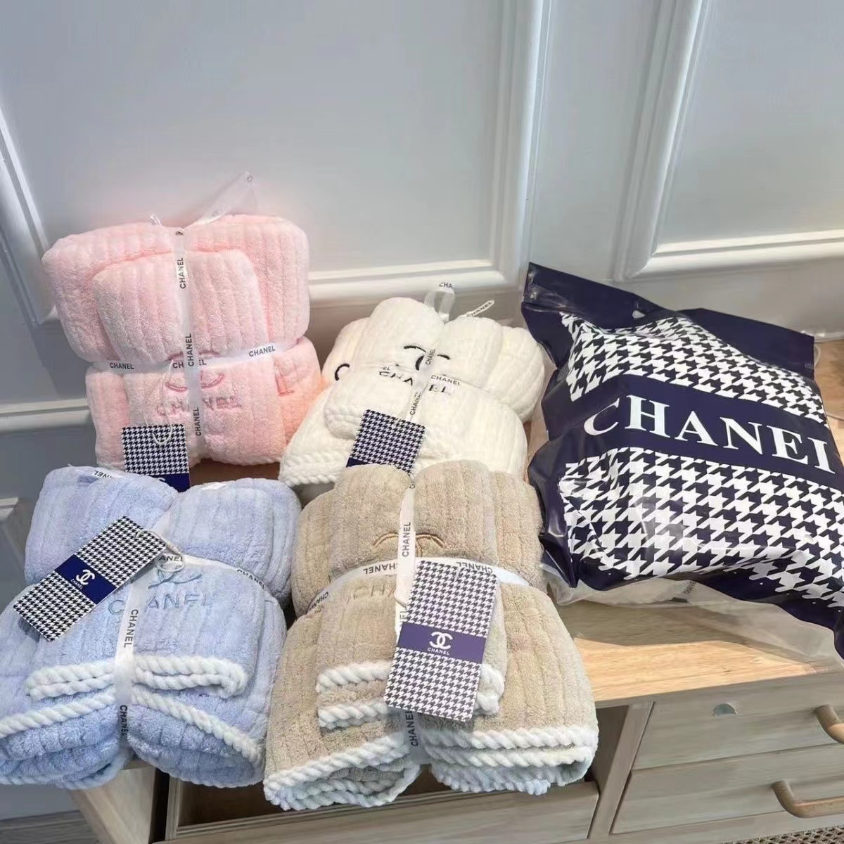 詳細な写真と価格については私に連絡してください。