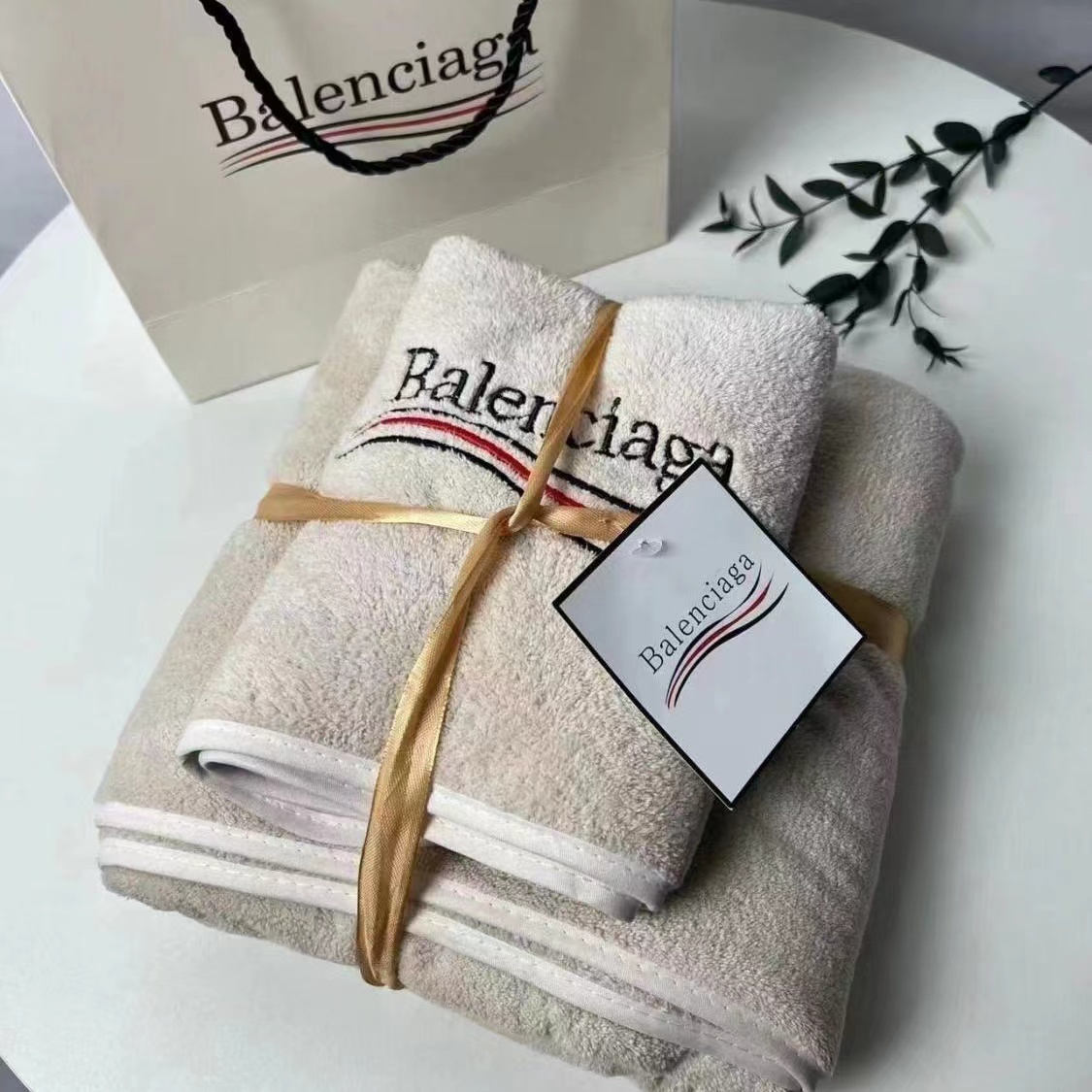 詳細な写真と価格については私に連絡してください。