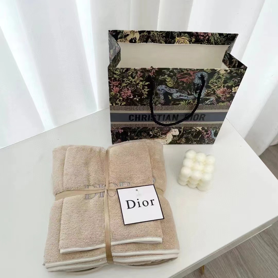 詳細な写真と価格については私に連絡してください。