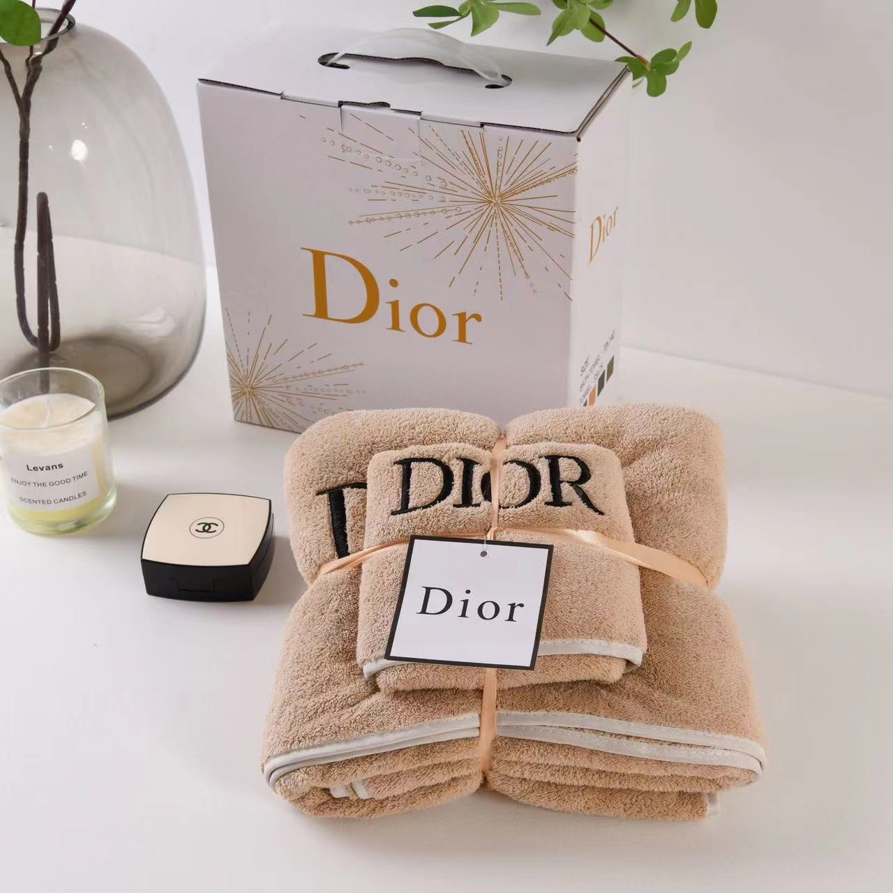 詳細な写真と価格については私に連絡してください。