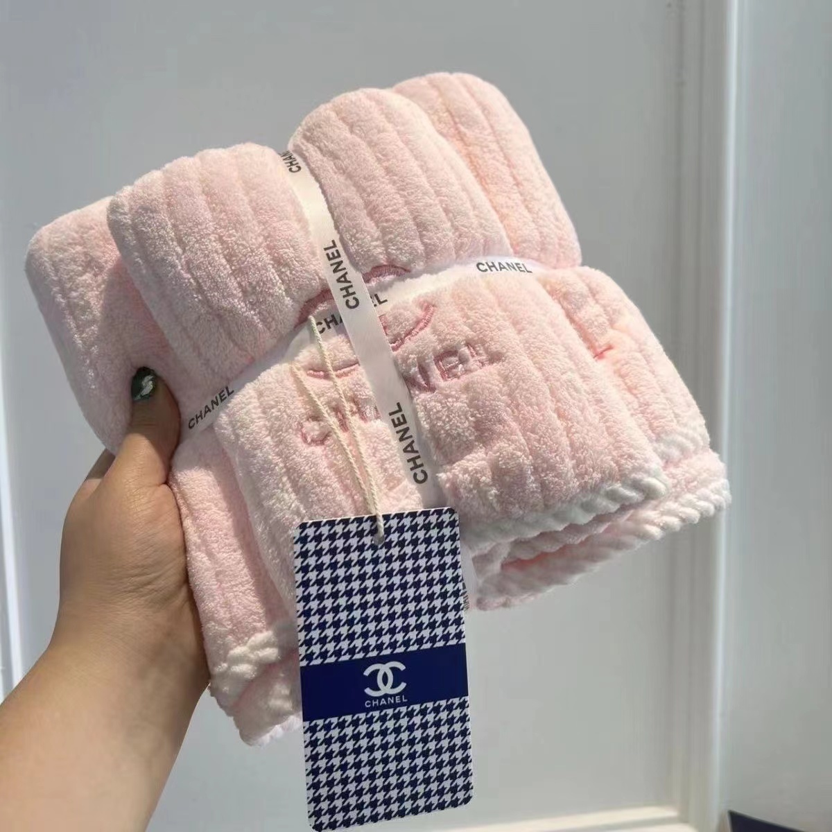 詳細な写真と価格については私に連絡してください。