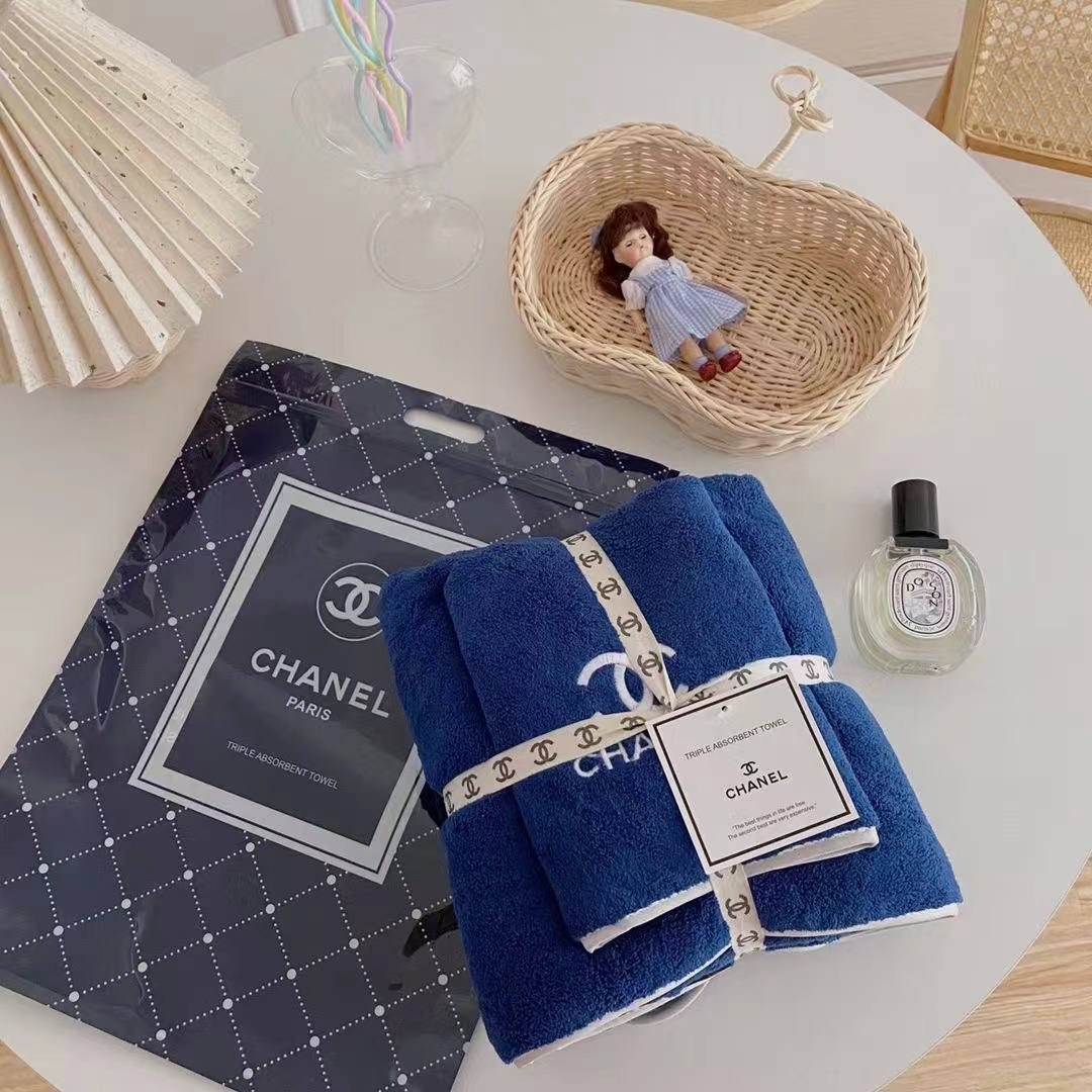 詳細な写真と価格については私に連絡してください。