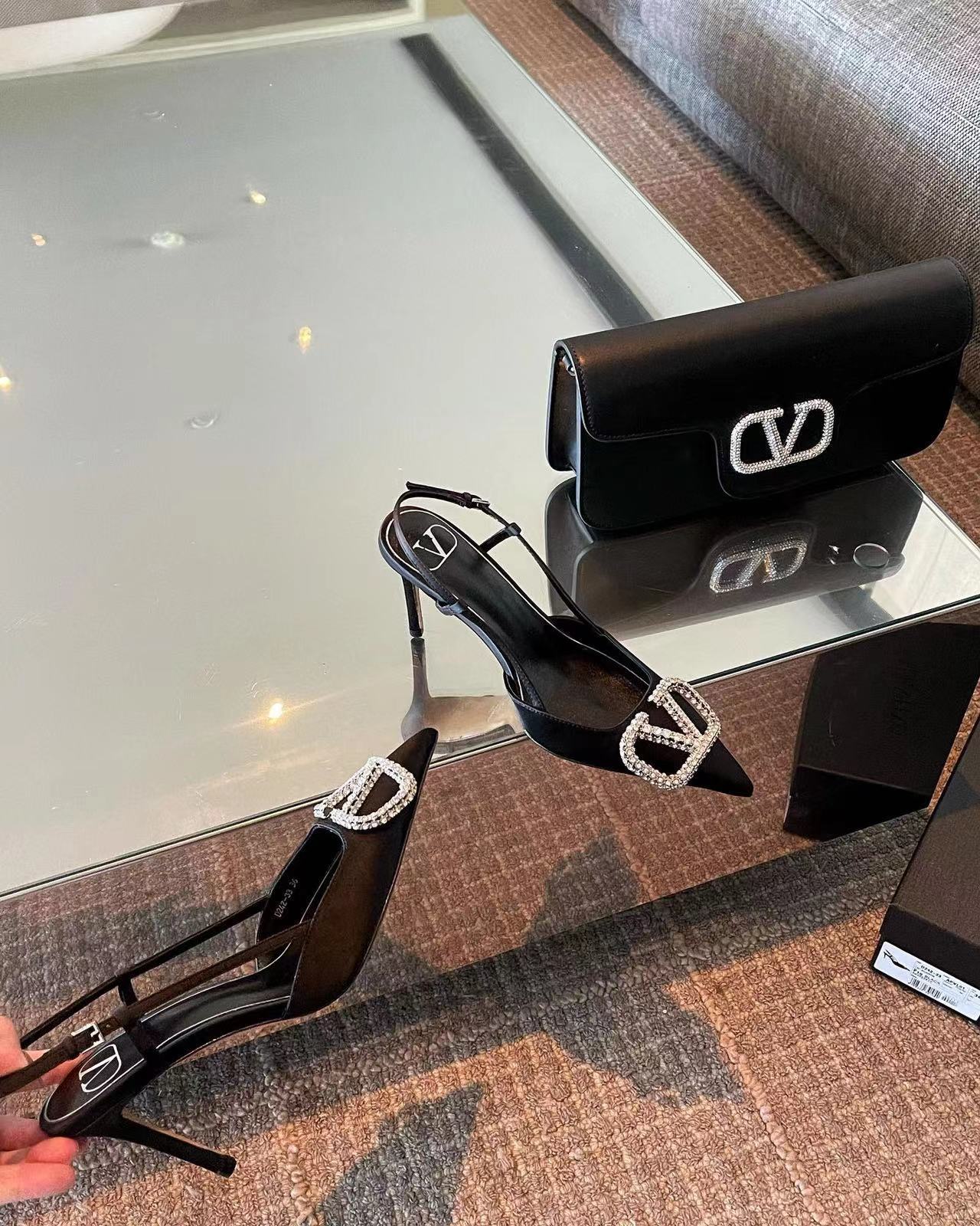 詳細な写真と価格については私に連絡してください。