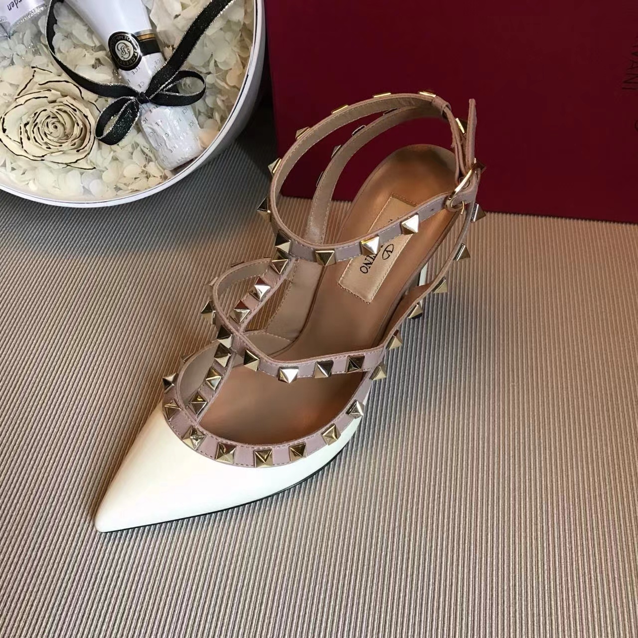 詳細な写真と価格については私に連絡してください。