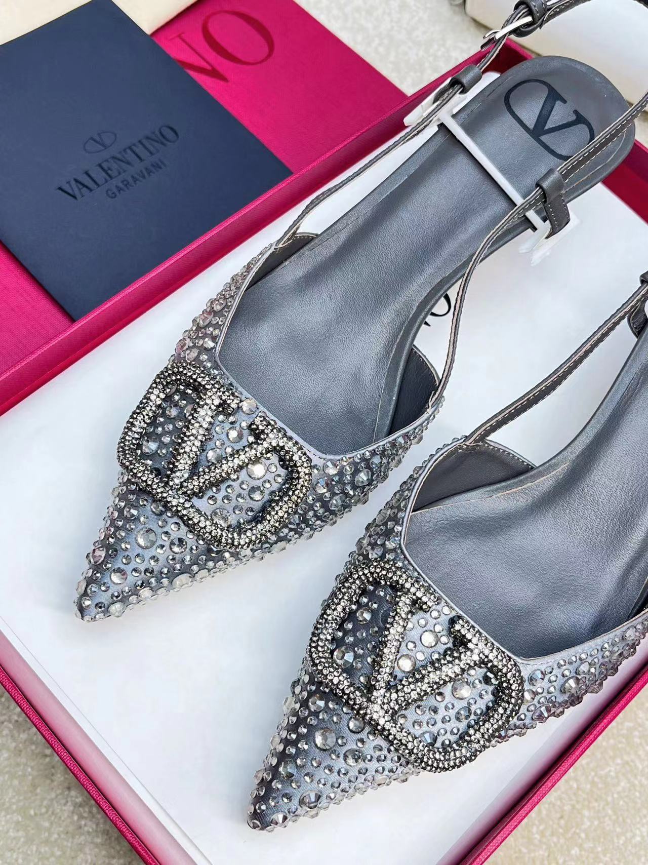 詳細な写真と価格については私に連絡してください。