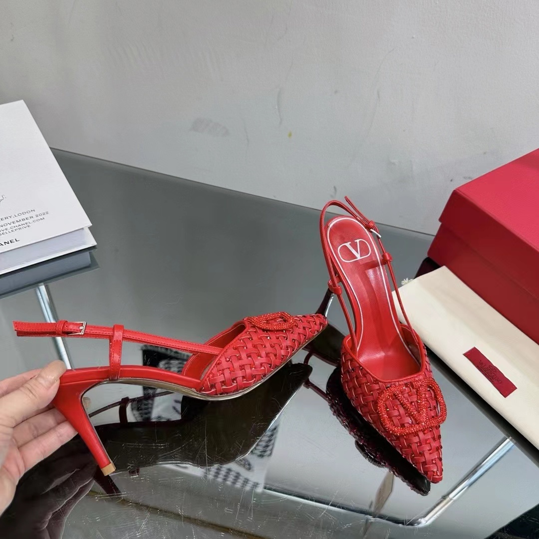 詳細な写真と価格については私に連絡してください。