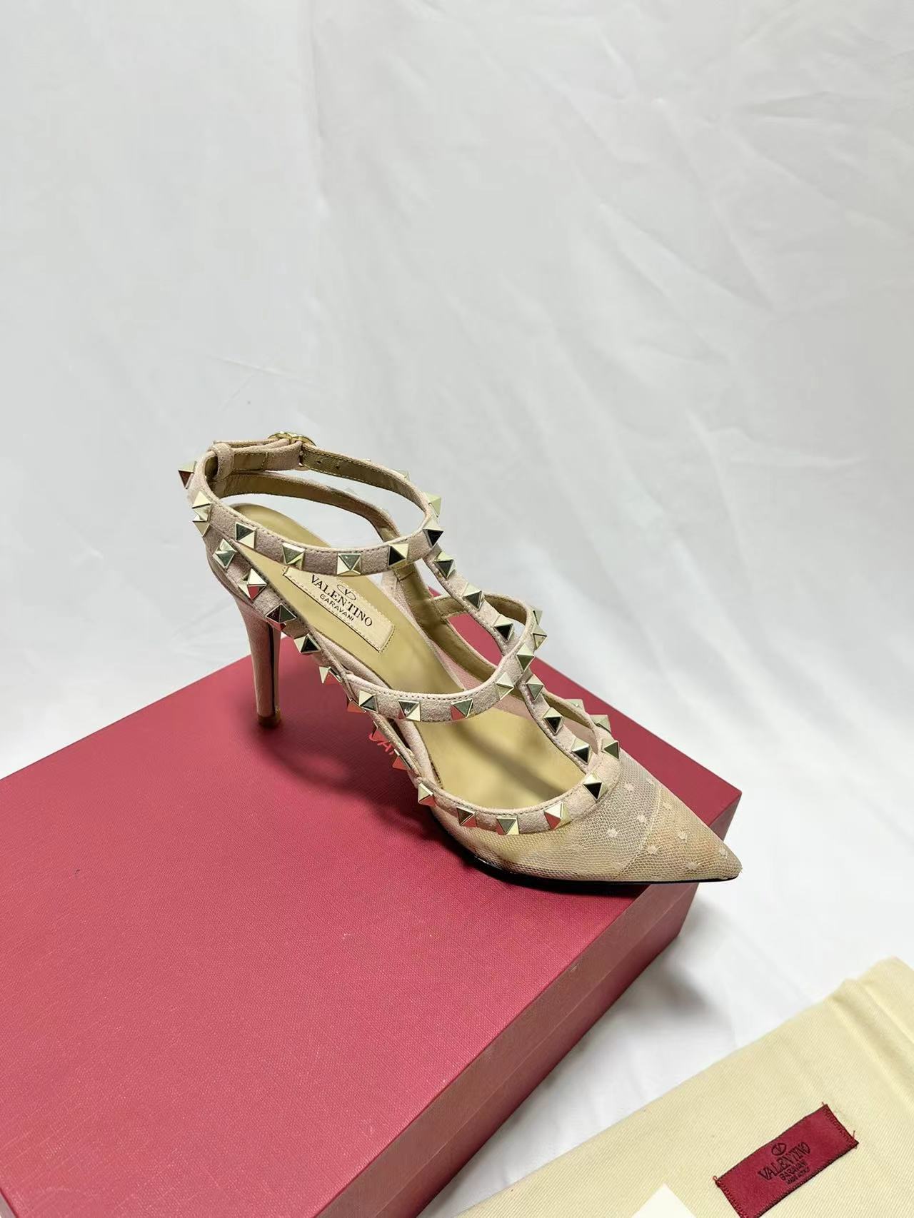 詳細な写真と価格については私に連絡してください。