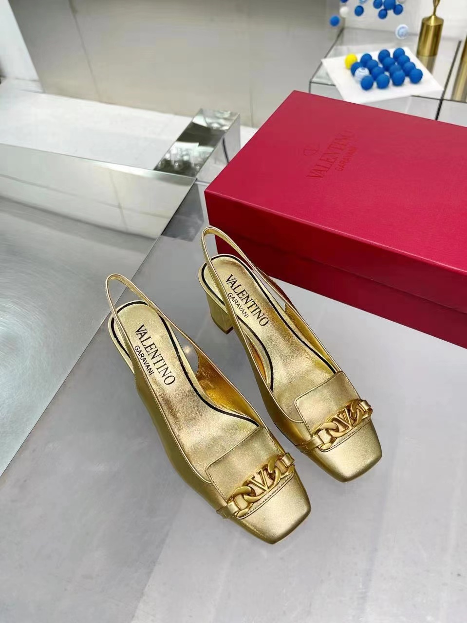 詳細な写真と価格については私に連絡してください。