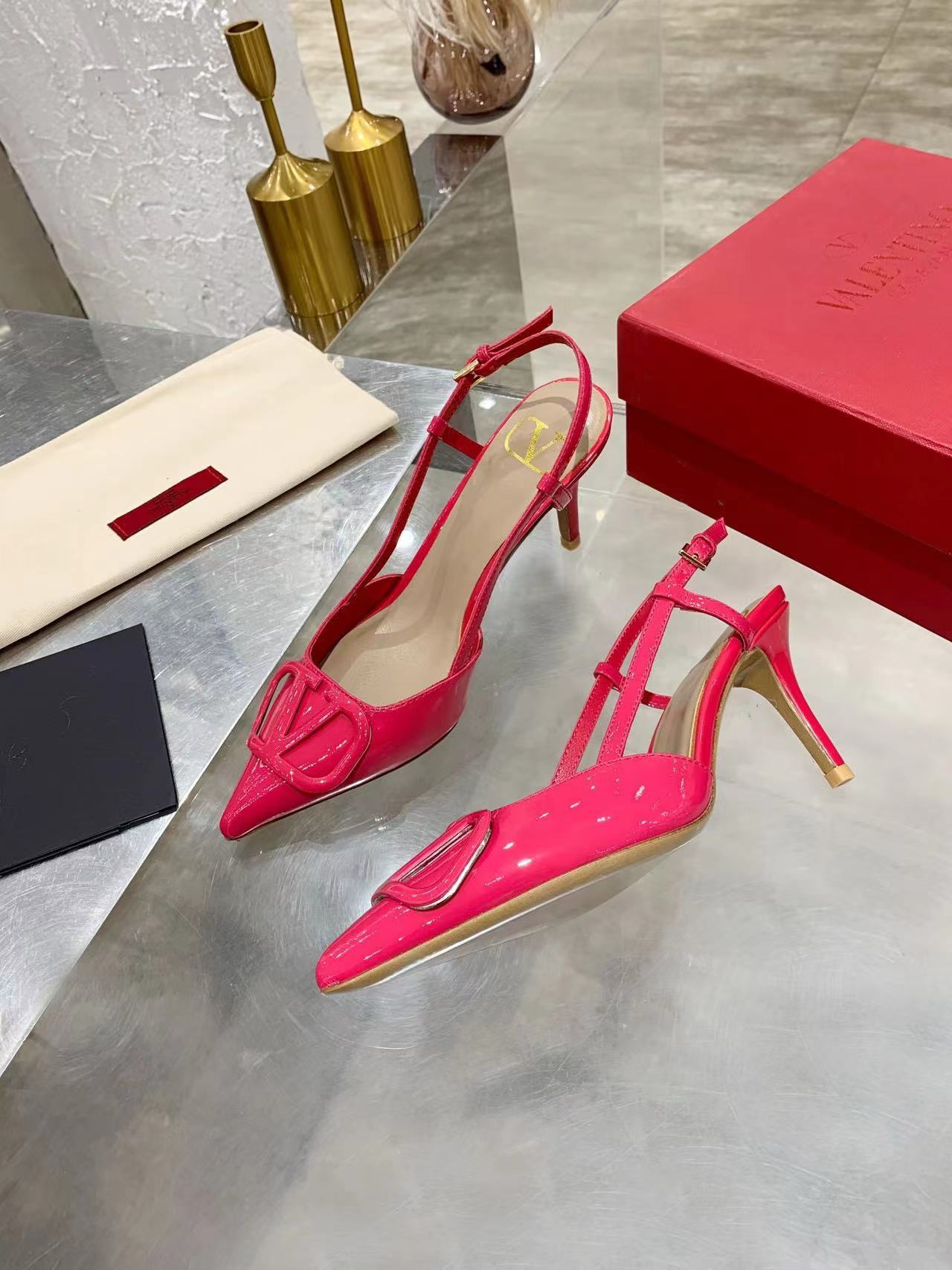 詳細な写真と価格については私に連絡してください。