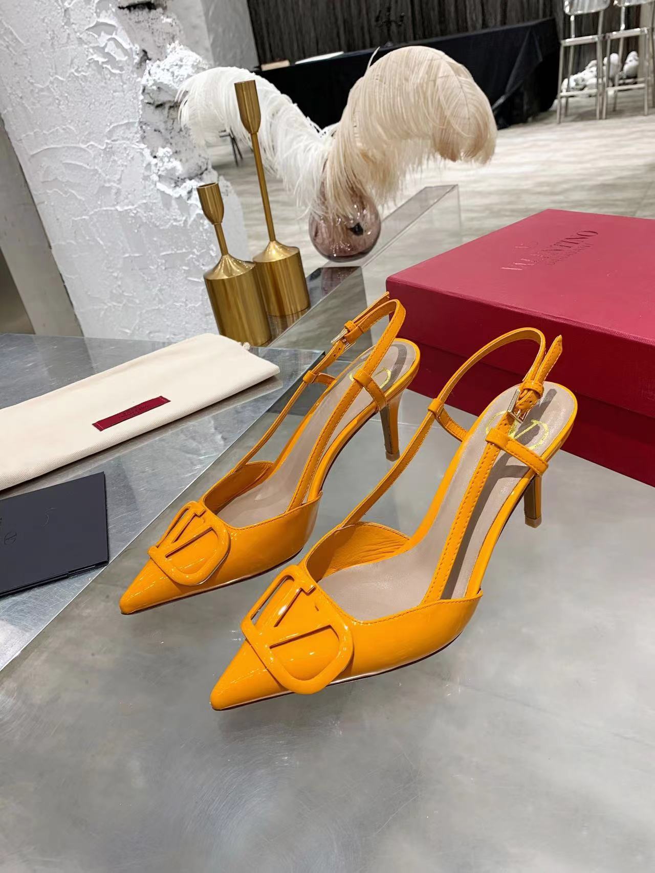 詳細な写真と価格については私に連絡してください。