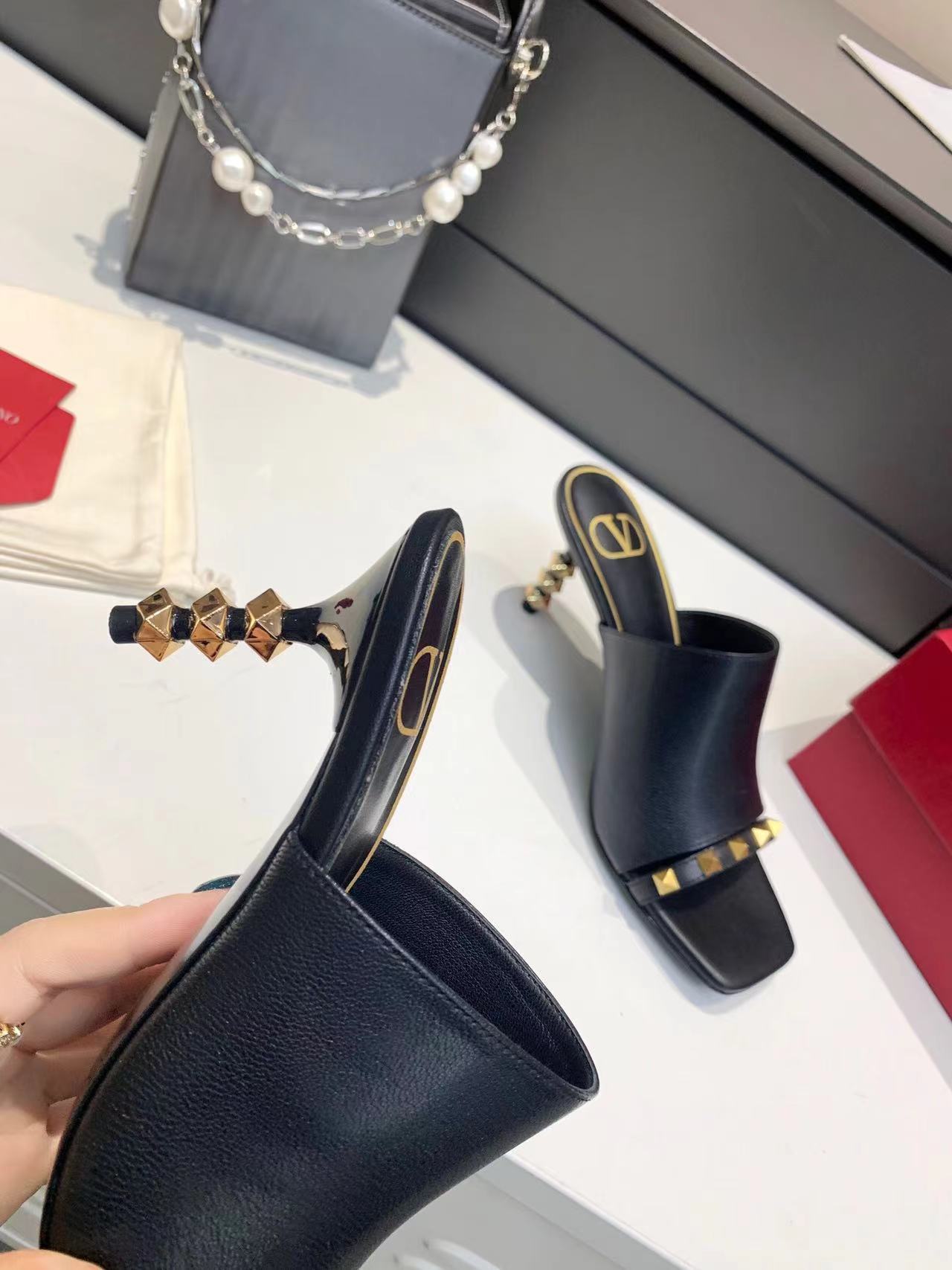 詳細な写真と価格については私に連絡してください。