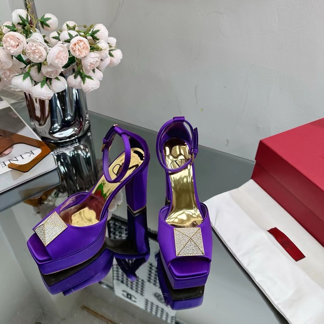 詳細な写真と価格については私に連絡してください。