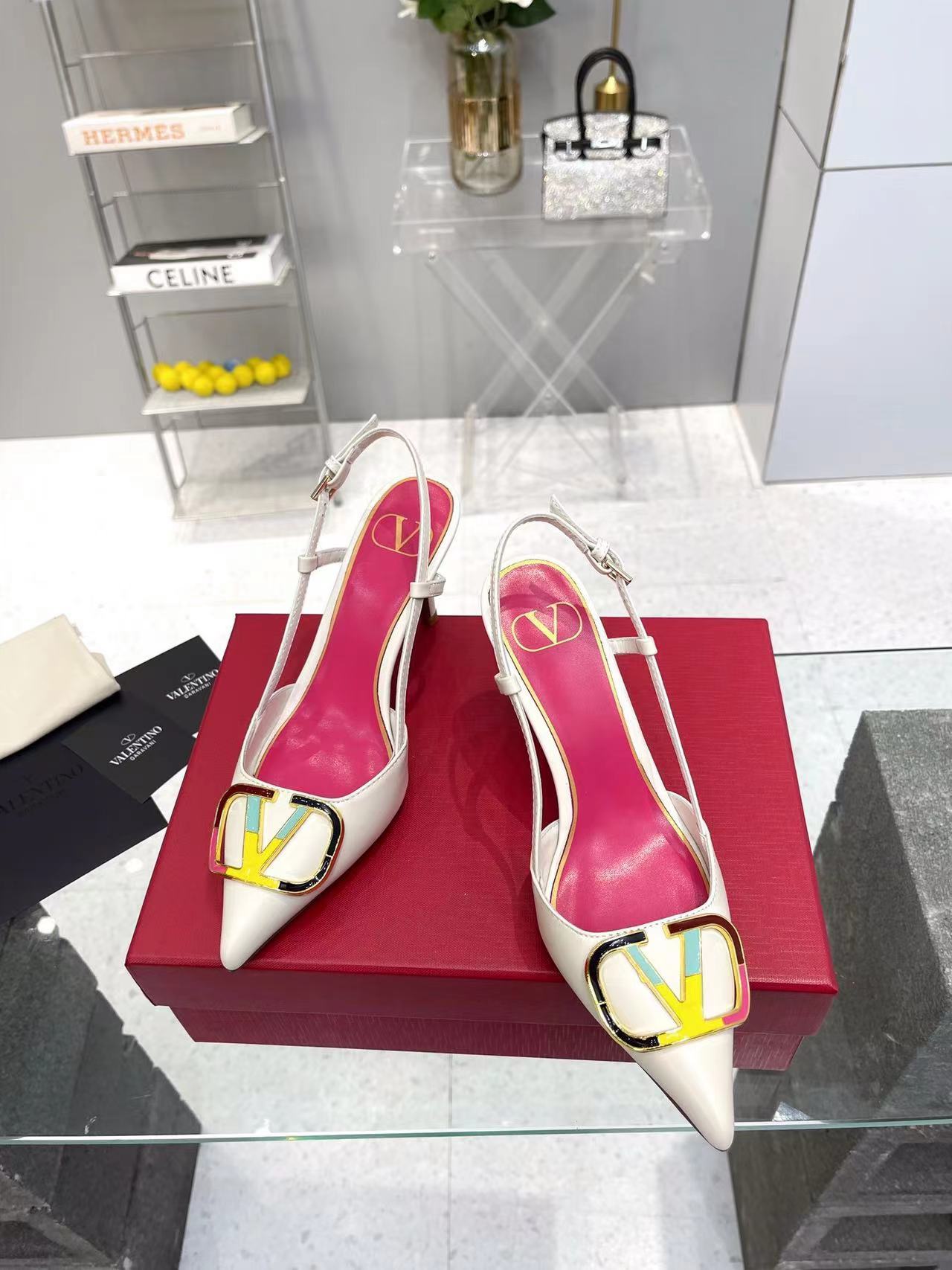 詳細な写真と価格については私に連絡してください。