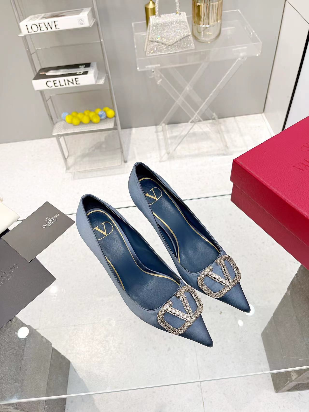 詳細な写真と価格については私に連絡してください。