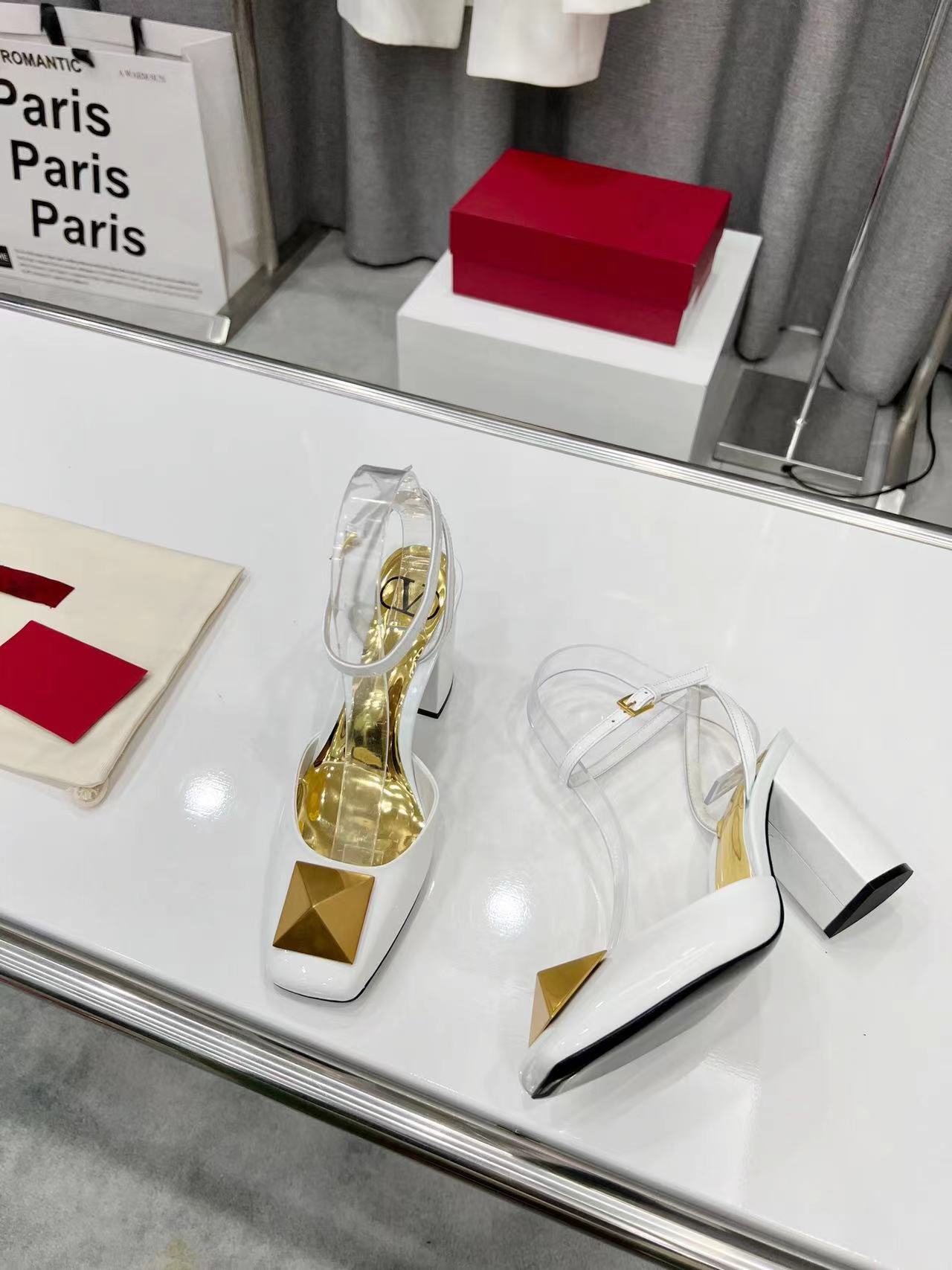 詳細な写真と価格については私に連絡してください。