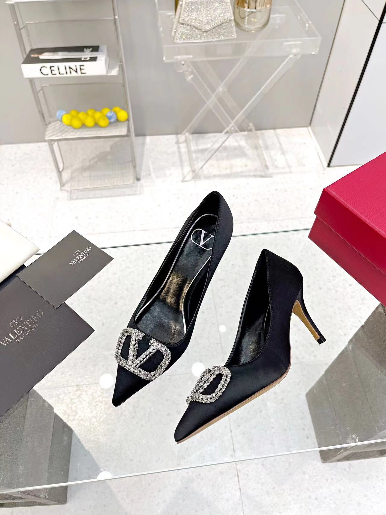 詳細な写真と価格については私に連絡してください。