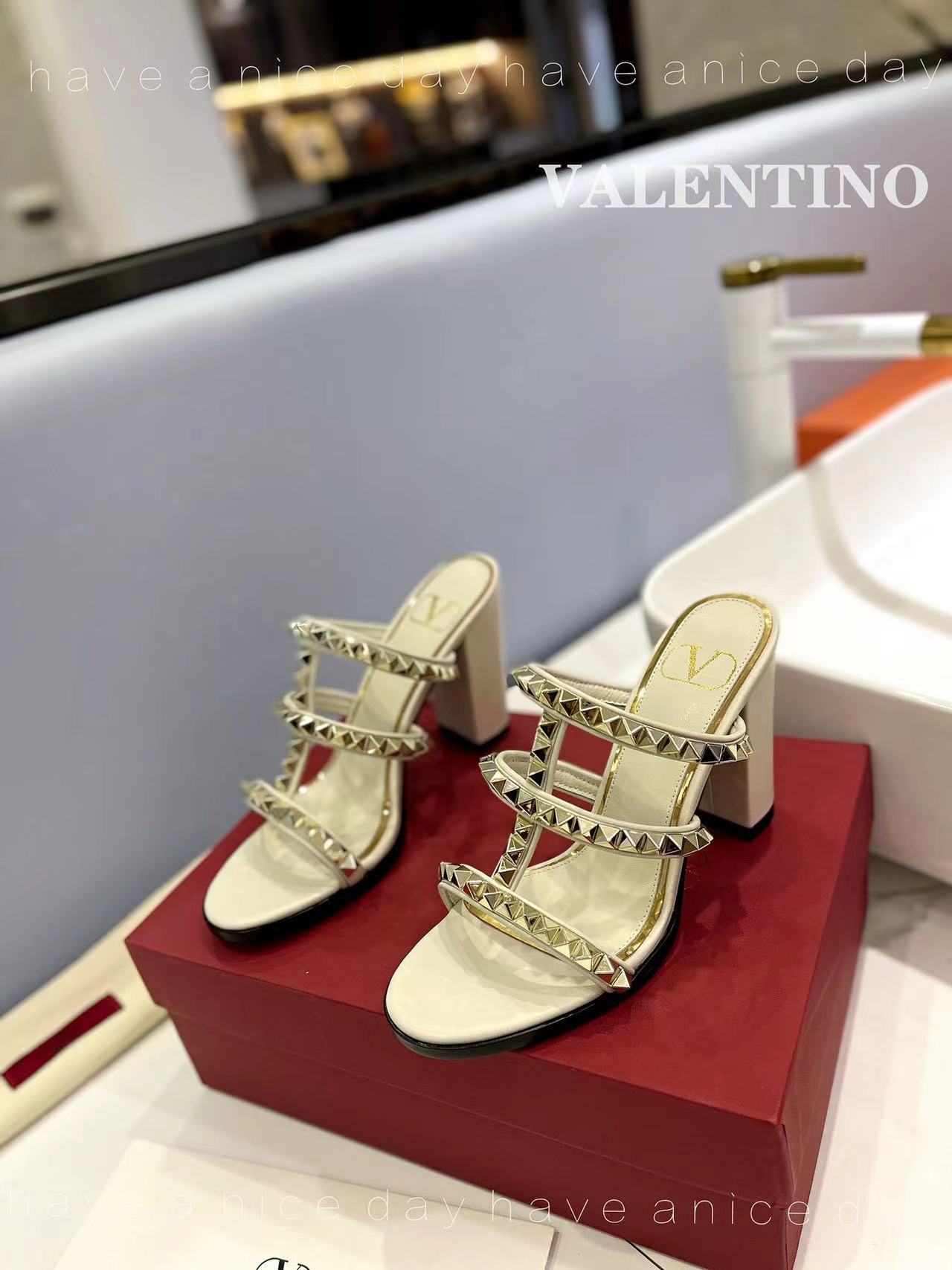 詳細な写真と価格については私に連絡してください。