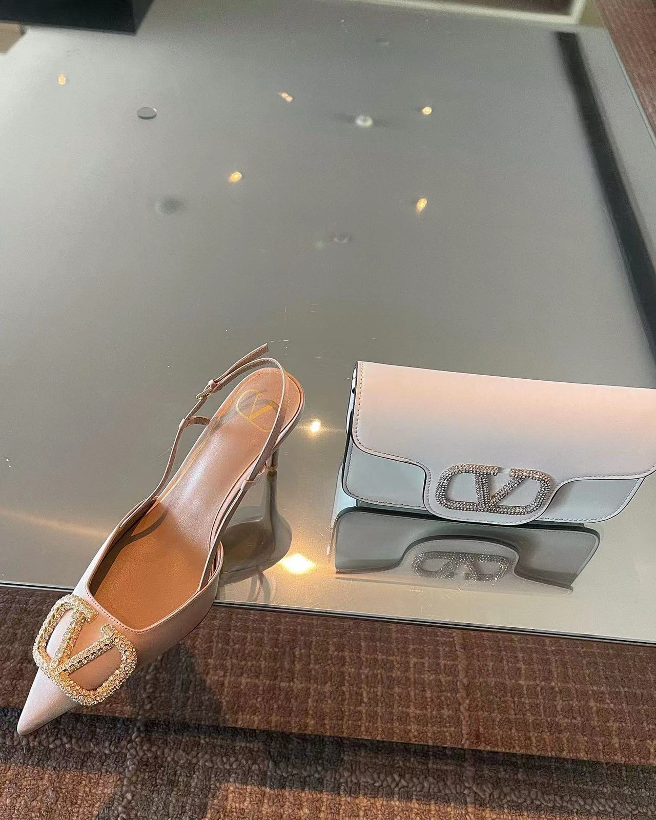 詳細な写真と価格については私に連絡してください。