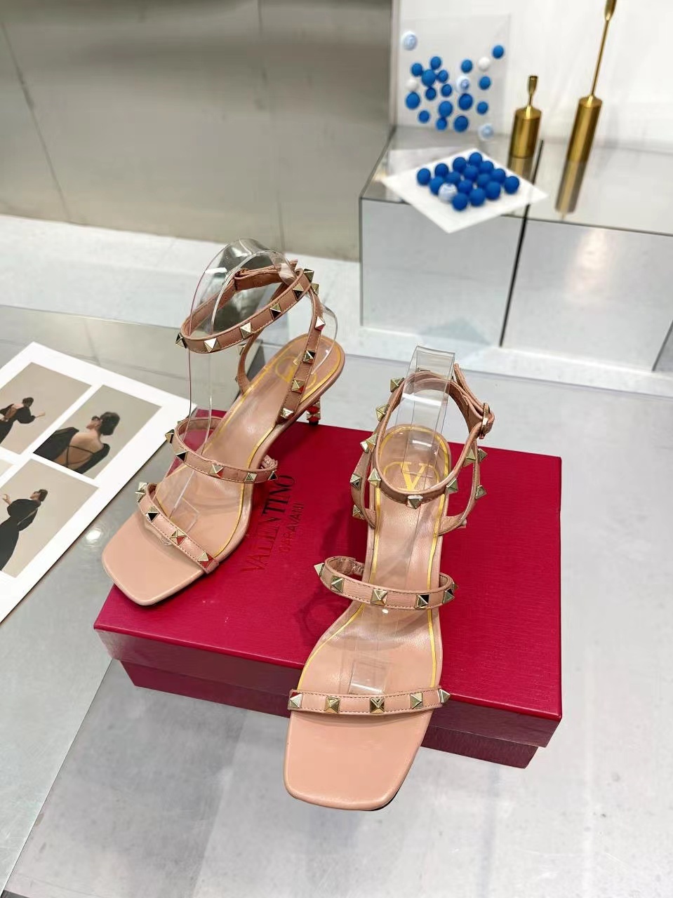 詳細な写真と価格については私に連絡してください。