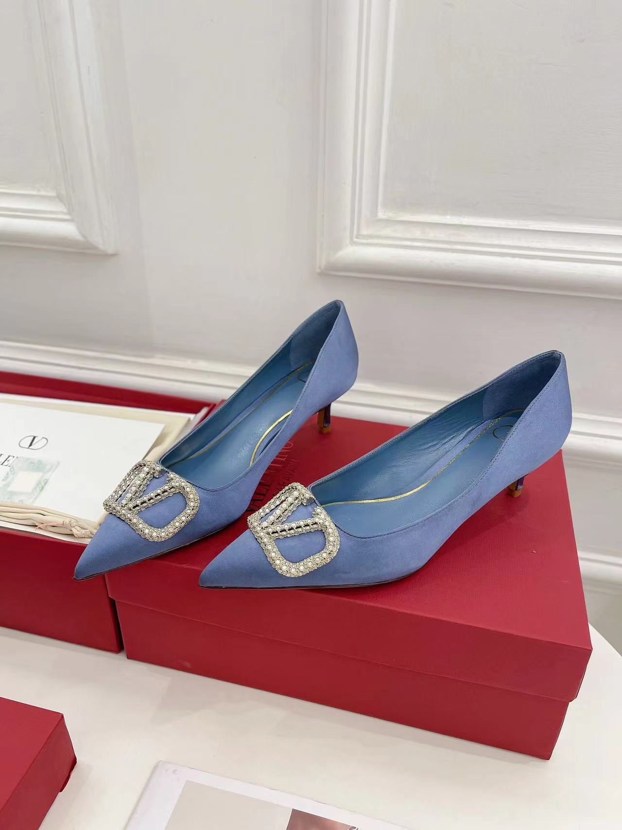 詳細な写真と価格については私に連絡してください。