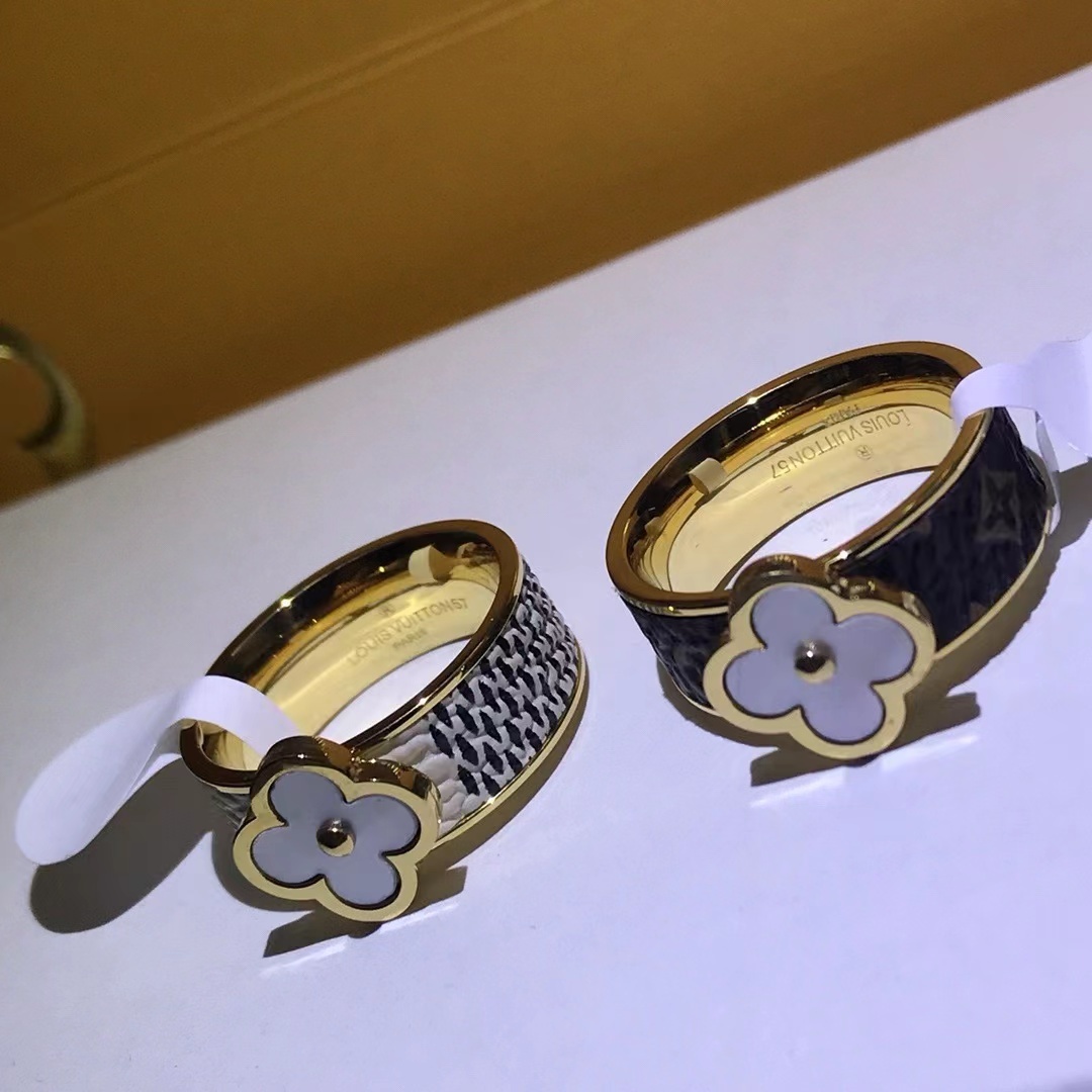 詳細な写真と価格については私に連絡してください