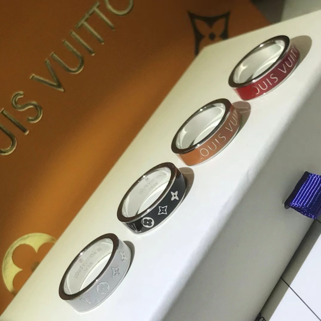 詳細な写真と価格については私に連絡してください