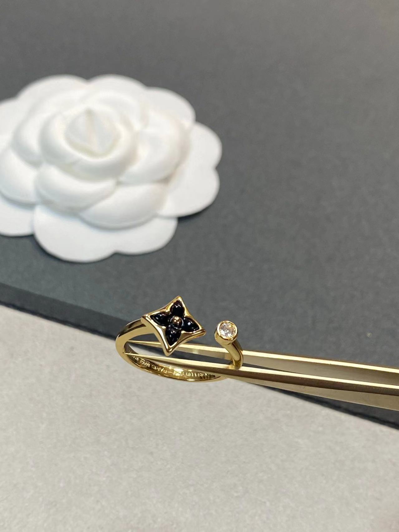 詳細な写真と価格については私に連絡してください